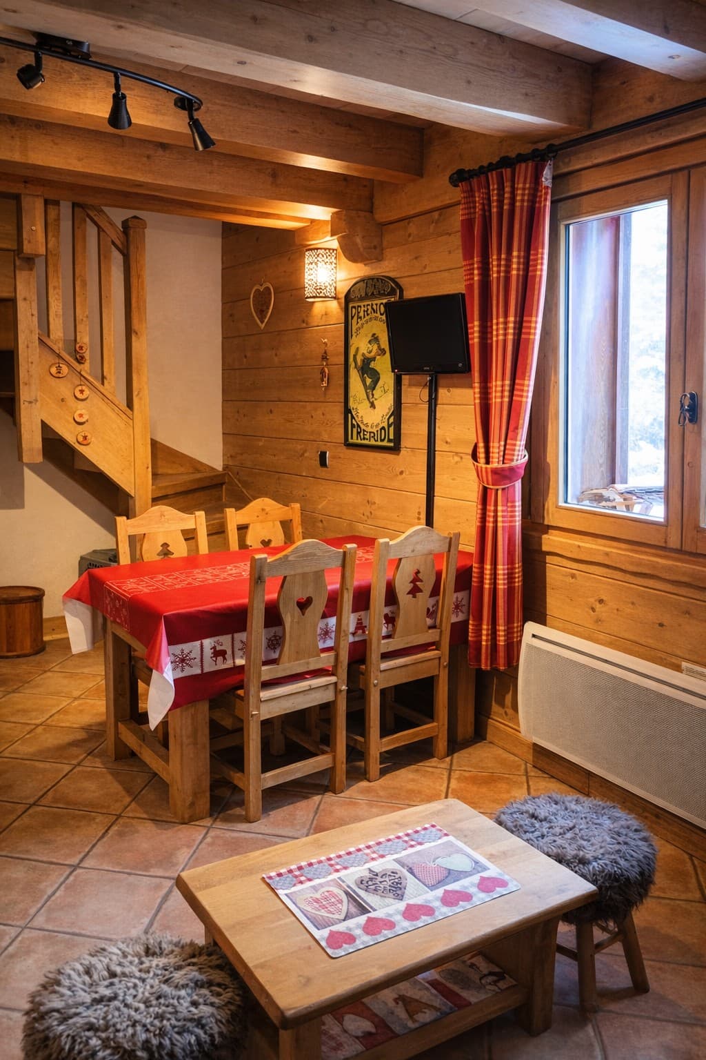 Séjour cosy – table à manger et salon